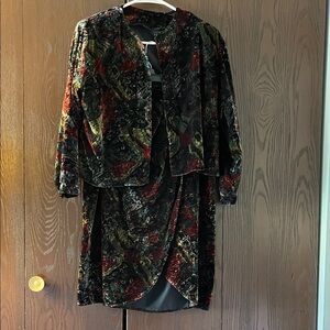 NA vintage 2pc. Velvet paisley skirt & bolero jacket. Size Medium